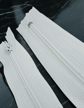 Nylon Pants and Skirt Zipper 25 cm 0,27 yrd Closed End ZPS0025T5Promo