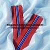 Canlı kırmızı renkte, dayanıklı nikel dişli SRTNYLCT5 fermuar, şıklığı ve fonksiyonelliği bir arada sunar.