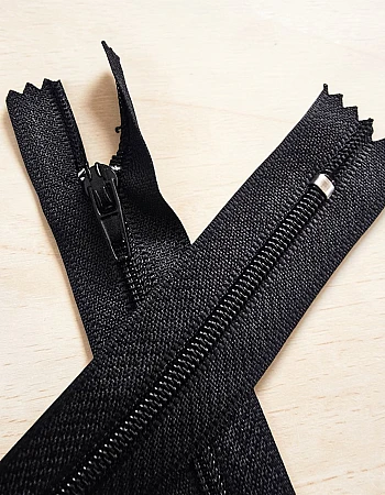 55 cm T5 Siyah Naylon Dipli Fermuar – Mont, Ceket ve Tekstil Ürünleri İçin Zp0055t5