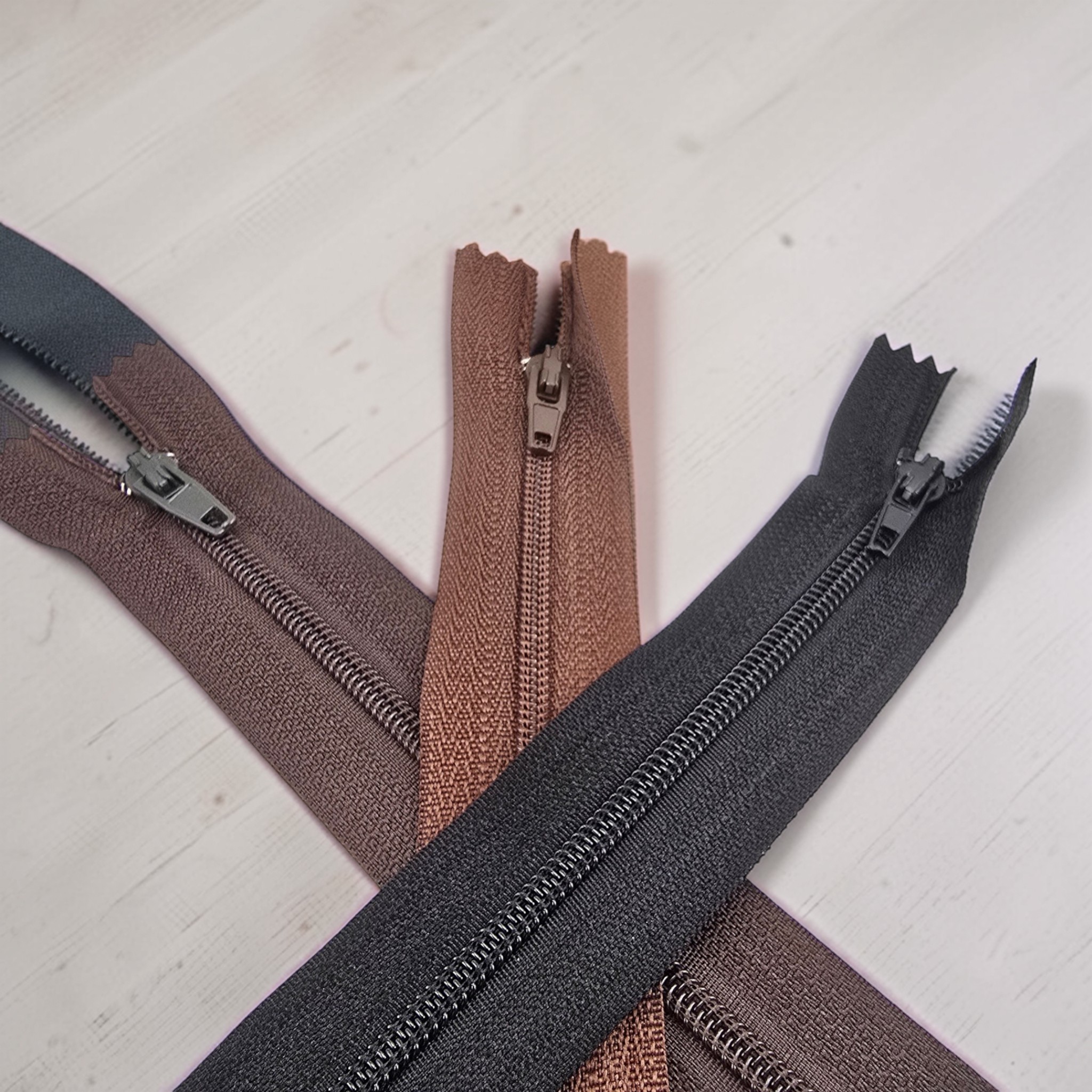 Pants and Skirt Zippers 7" - 18 cm #3 Nylon Coat Zipper – Close End ZPHSN0018T5