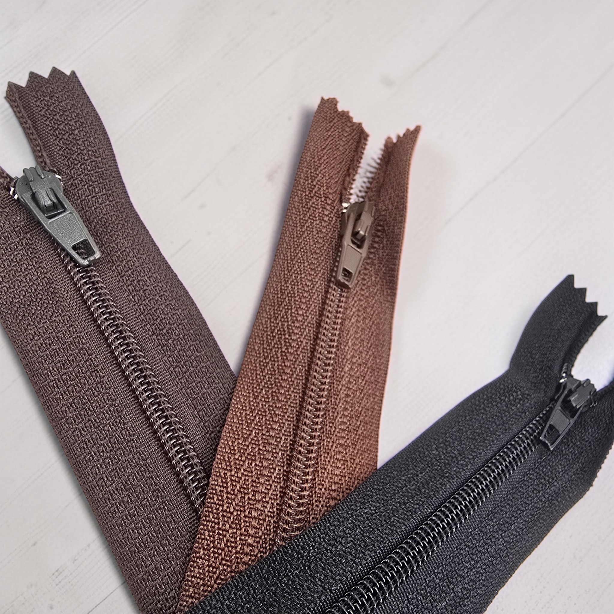 Pants and Skirt Zippers 7" - 18 cm #3 Nylon Coat Zipper – Close End ZPHSN0018T5