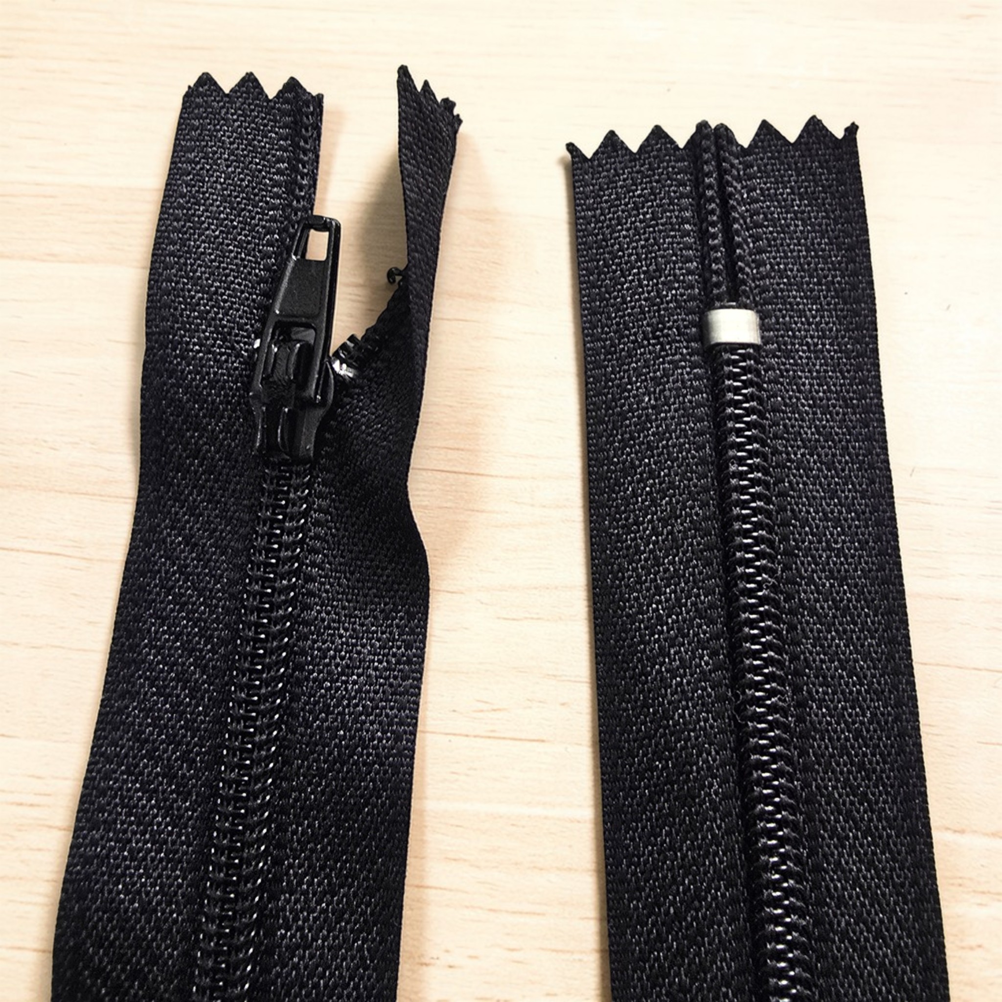 55 cm T5 Black Nylon Bottom Zipper – For Coats, Jackets and Textile Products Zp0055t5