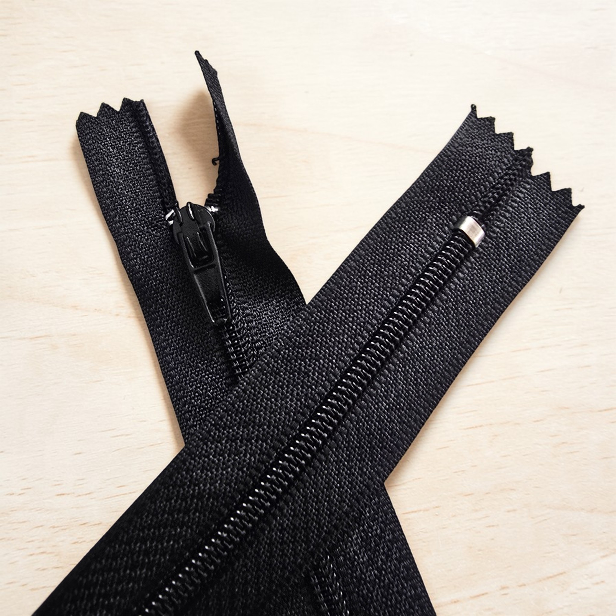 55 cm T5 Black Nylon Bottom Zipper – For Coats, Jackets and Textile Products Zp0055t5