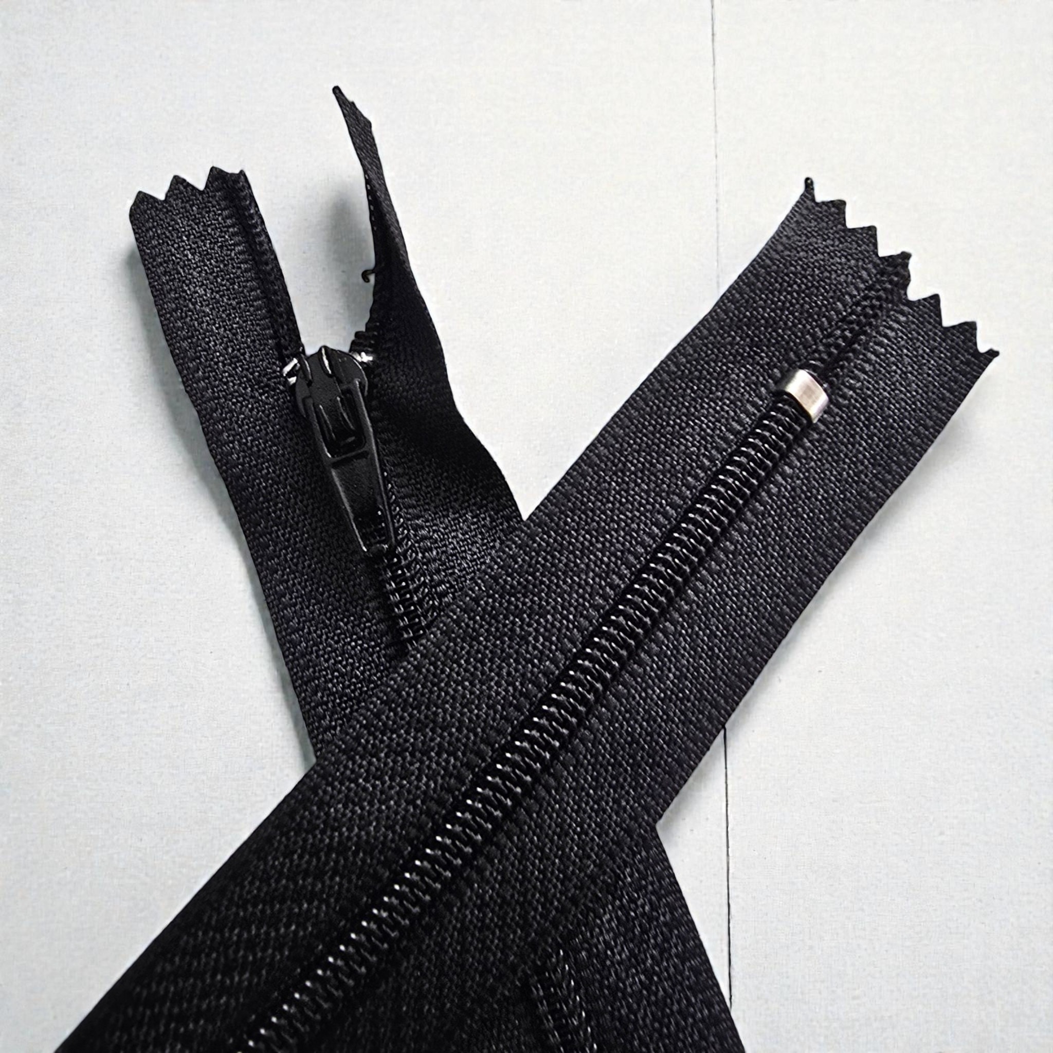 55 cm T5 Black Nylon Bottom Zipper – For Coats, Jackets and Textile Products Zp0055t5