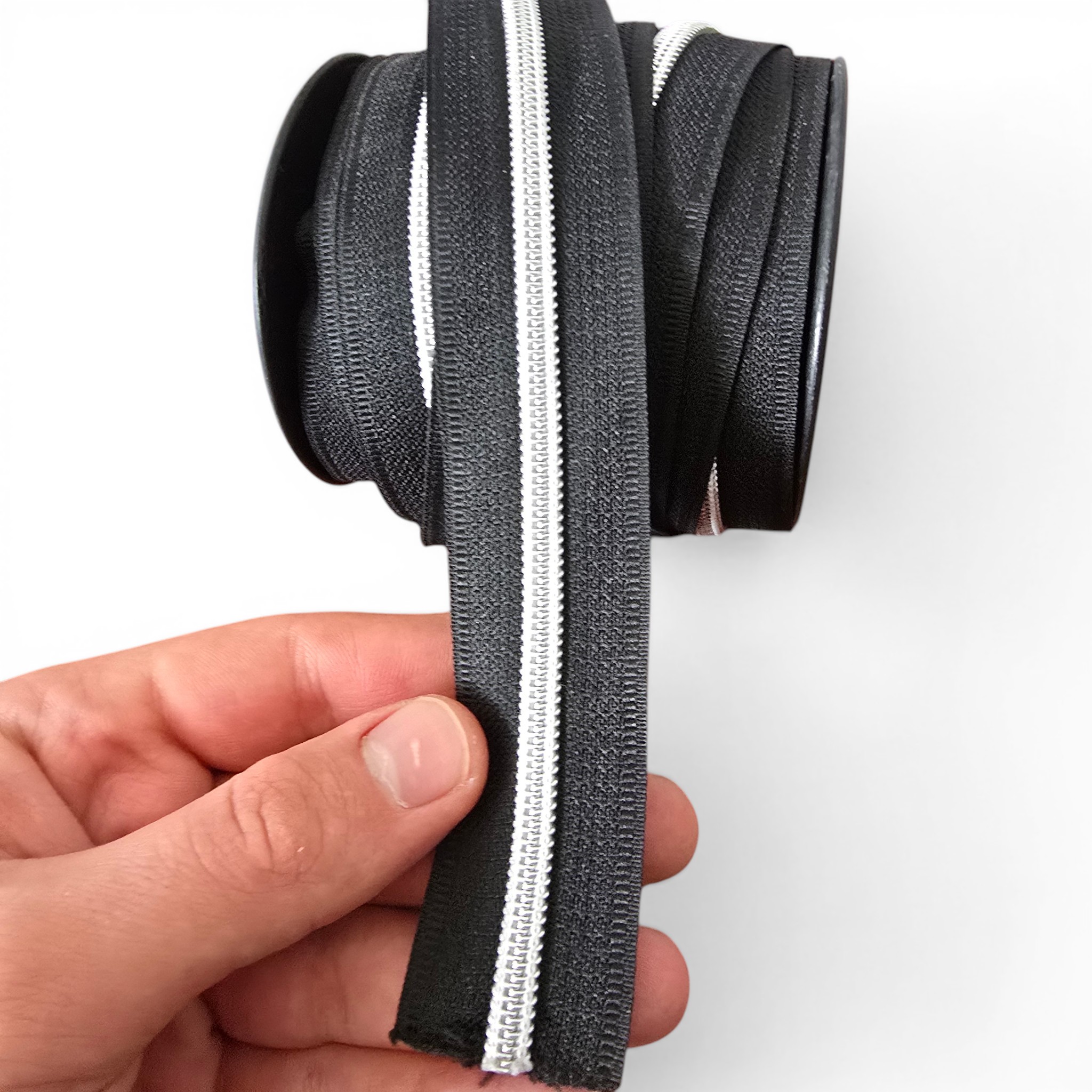 Silver-toothed nylon zipper with coloured tape #3, offering both style and durability.