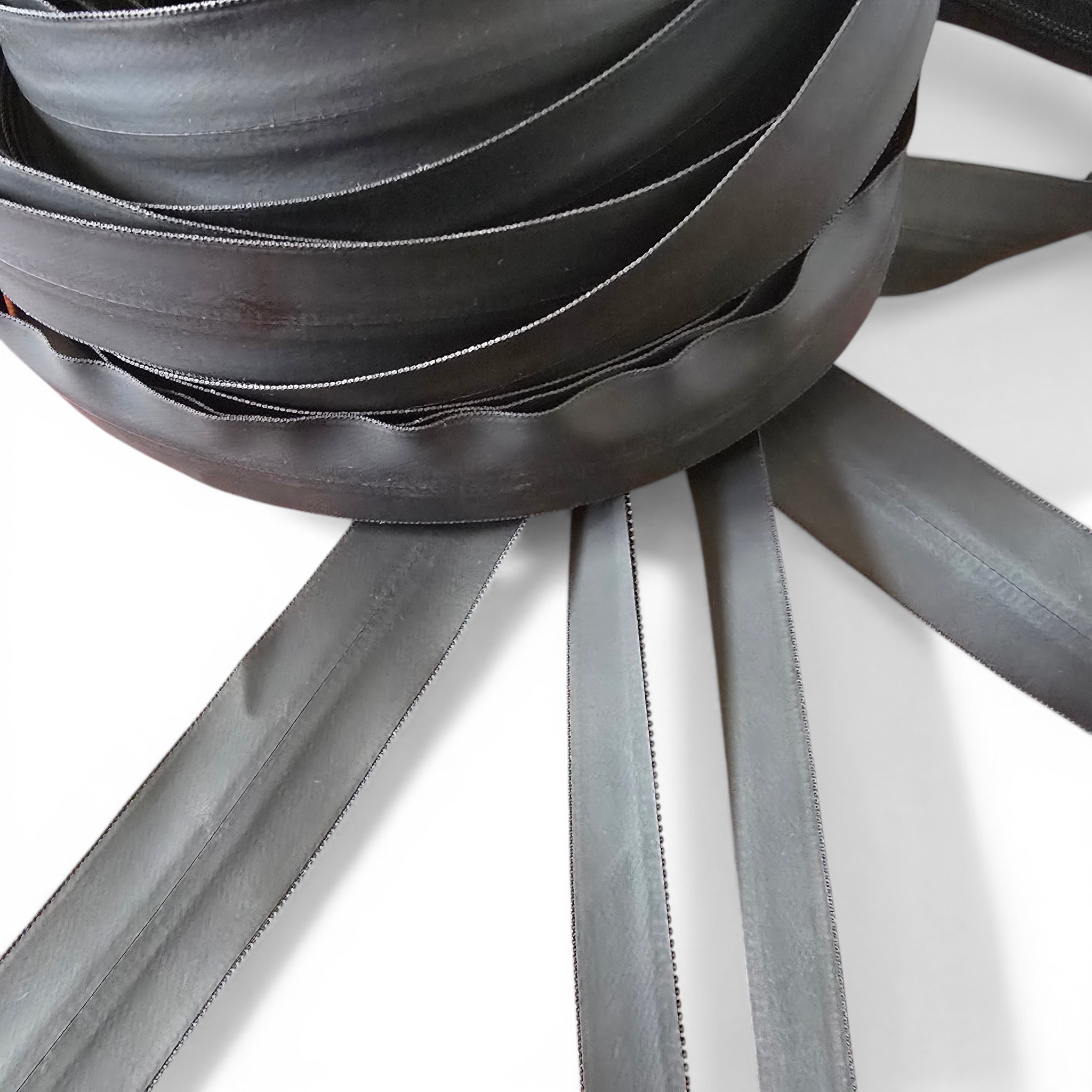 Su Geçirmez Şerit Fermuar TPU T 10 - SRTSGT10, dayanıklı ve kaliteli yapısıyla dikkat çeker.