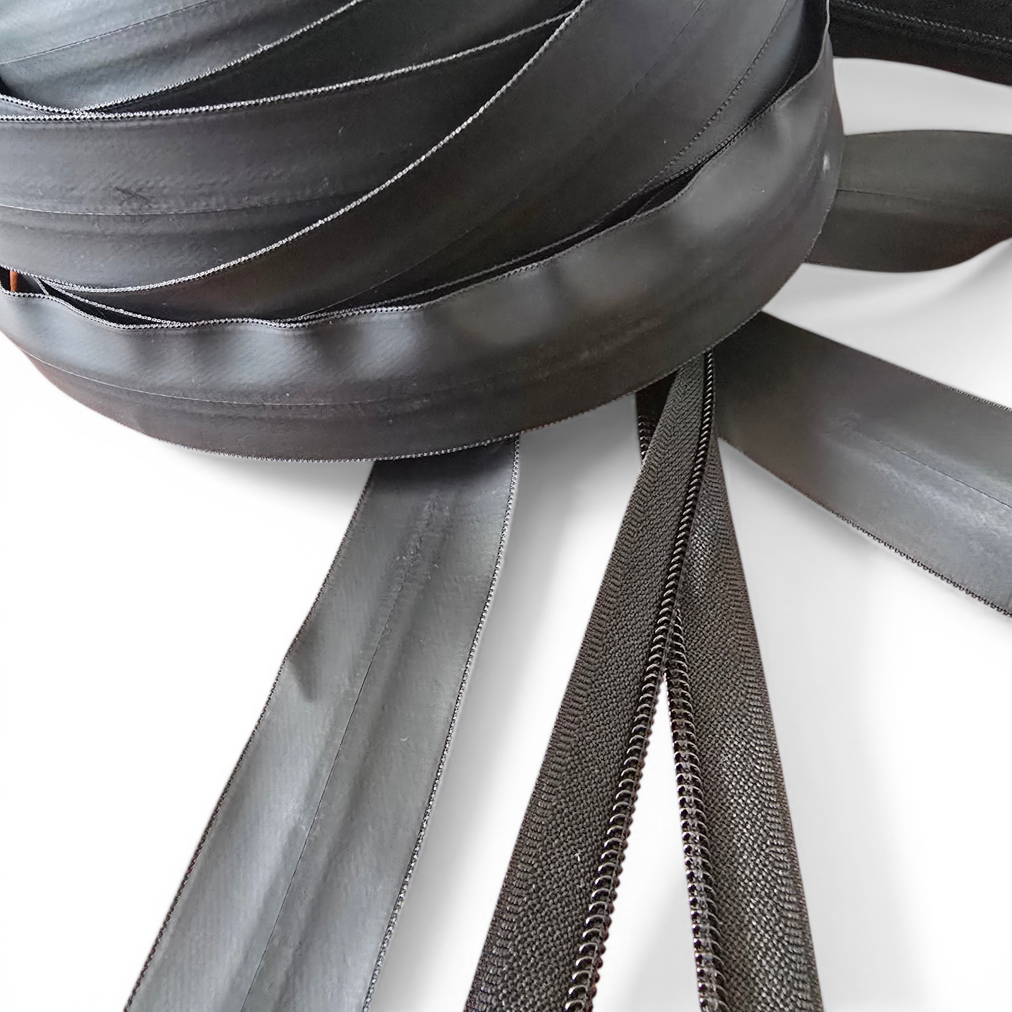 Su Geçirmez Şerit Fermuar TPU T 10 - SRTSGT10, dayanıklı ve kaliteli yapısıyla dikkat çeker.